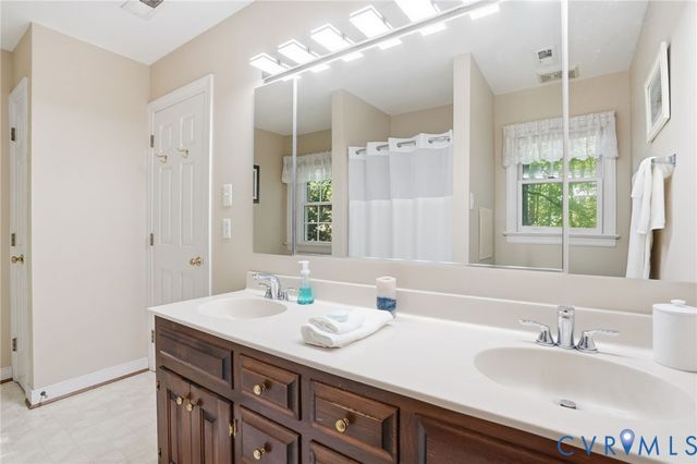 8219 Redberry Ln, Mechanicsville, VA 23116
