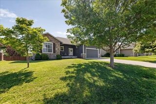 622 N Wren Drive, Lawrence, KS 66049