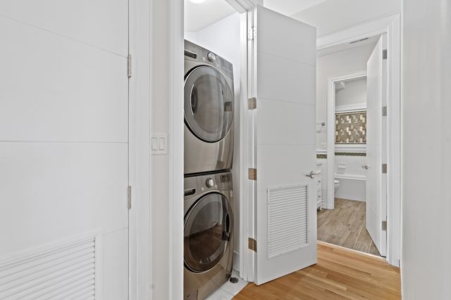 2424 W Chicago Avenue 201, Chicago, IL 60622