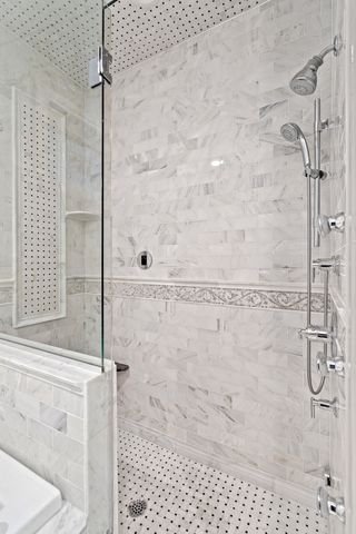 2424 W Chicago Avenue 201, Chicago, IL 60622