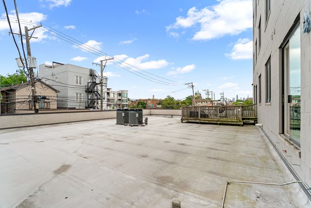 2424 W Chicago Avenue 201, Chicago, IL 60622