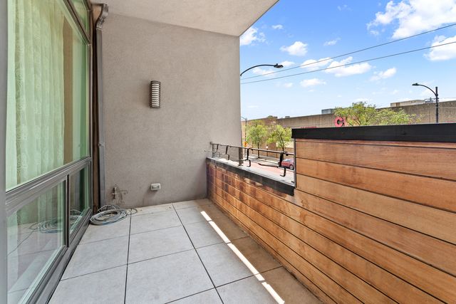 2424 W Chicago Avenue 201, Chicago, IL 60622