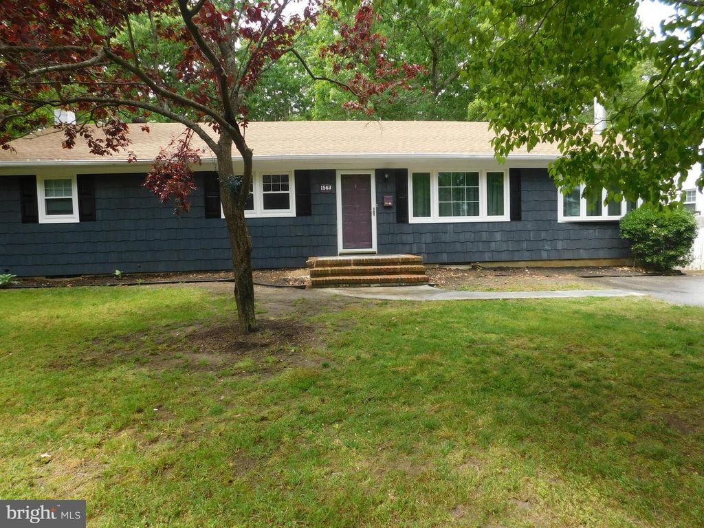 1563 FORGE POND RD, Brick, NJ 08724
