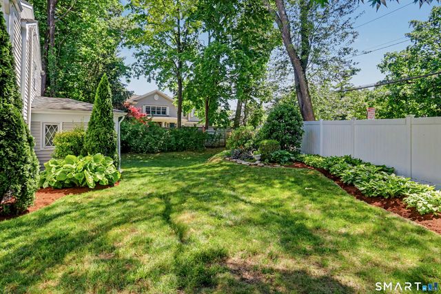 15 Le Grande Avenue 1, Greenwich, CT 06830