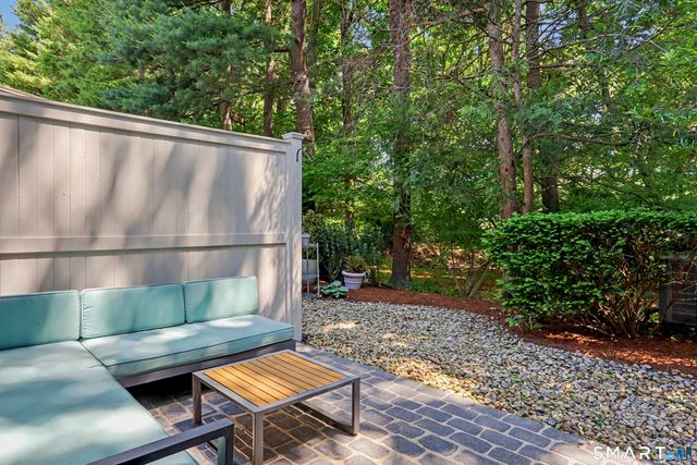 15 Le Grande Avenue 1, Greenwich, CT 06830