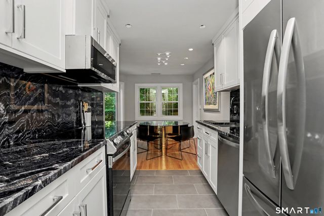15 Le Grande Avenue 1, Greenwich, CT 06830