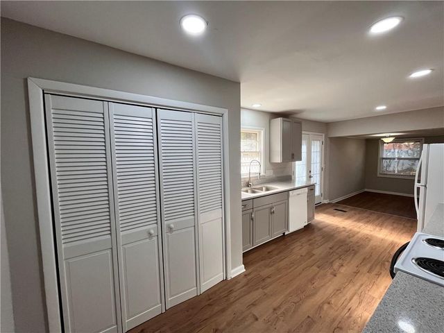 2078 Glenroy SE Drive, Smyrna, GA 30080