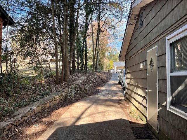 2078 Glenroy SE Drive, Smyrna, GA 30080