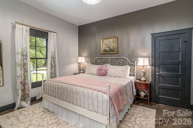 518 W Sharpe Street, Statesville, NC 28677