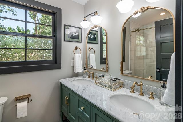 518 W Sharpe Street, Statesville, NC 28677