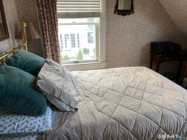 33 Grove Avenue, Madison, CT 06443