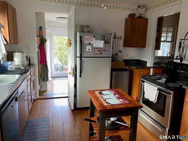 33 Grove Avenue, Madison, CT 06443
