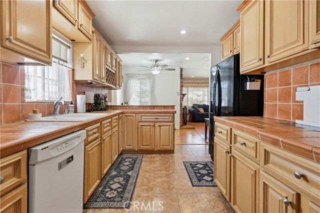 5913 Castana, Lakewood, CA 90712