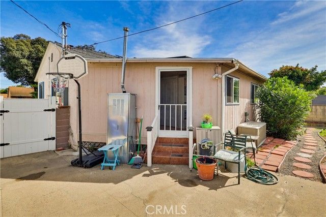 5913 Castana, Lakewood, CA 90712