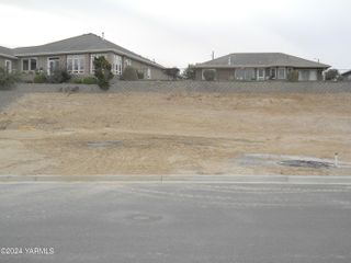 W 1315 Ivy Ct, Sunnyside, WA 98944