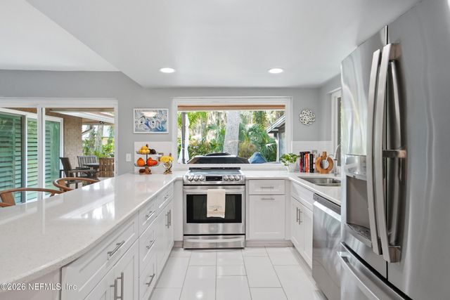 102 GRANADA Lane, Ponte Vedra Beach, FL 32082