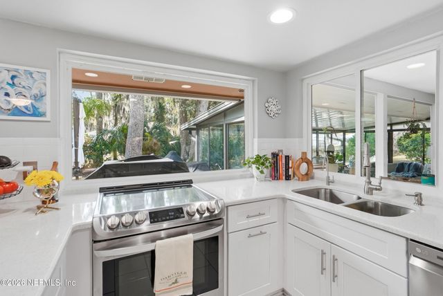 102 GRANADA Lane, Ponte Vedra Beach, FL 32082