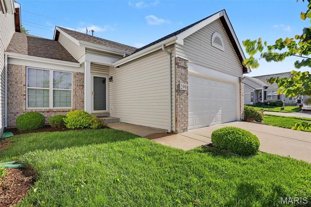 299 Arbor Place Lane, Manchester, MO 63088