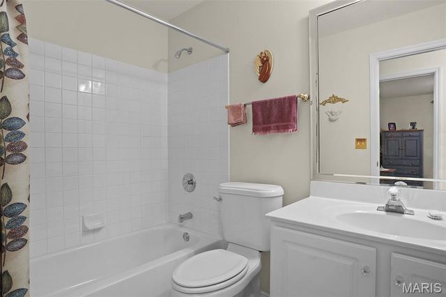 299 Arbor Place Lane, Manchester, MO 63088