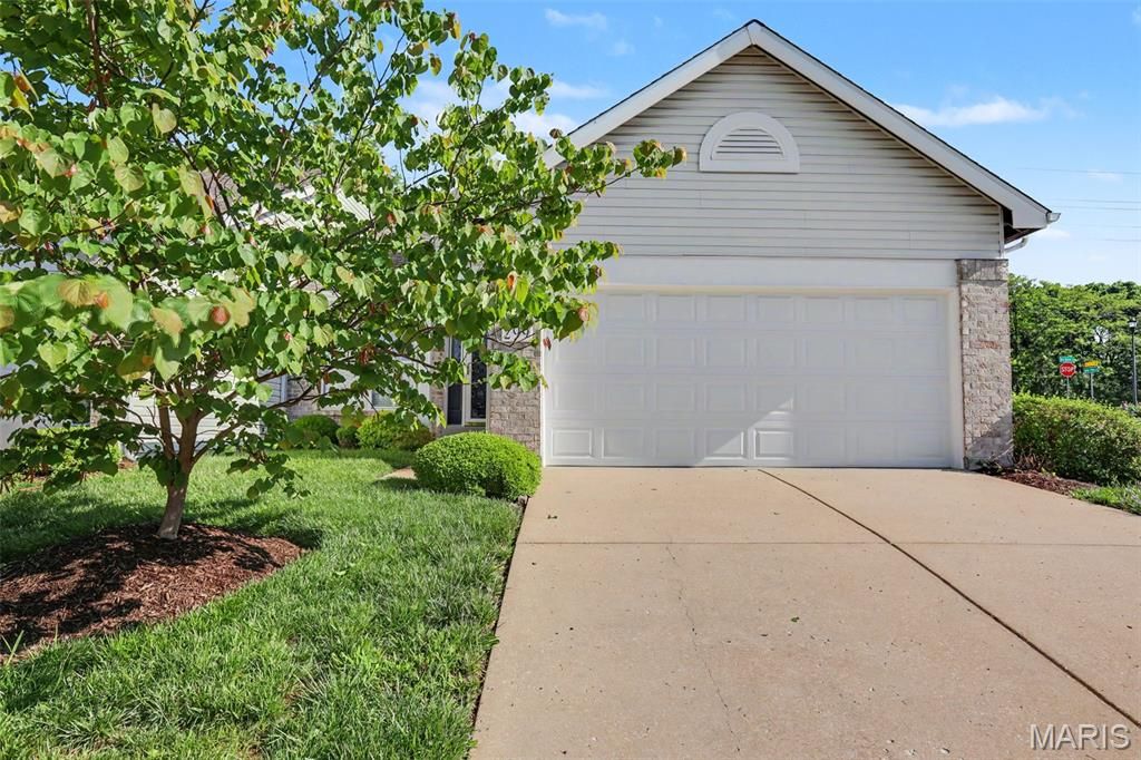 299 Arbor Place Lane, Manchester, MO 63088
