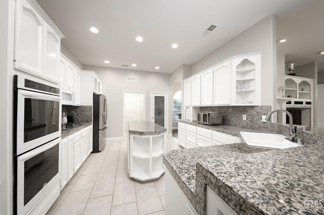 15520 Arabella Avenue, Bakersfield, CA 93314