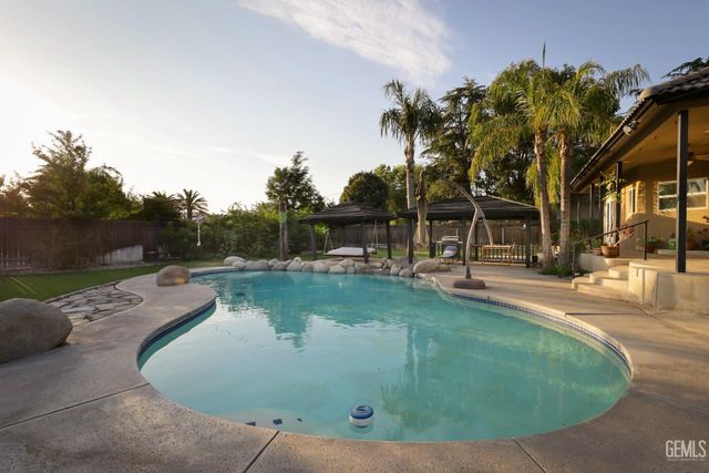15520 Arabella Avenue, Bakersfield, CA 93314