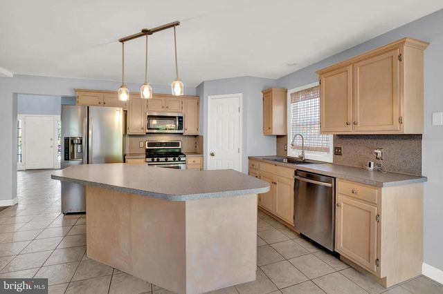 1 ONTARIO DR, Reading, PA 19608