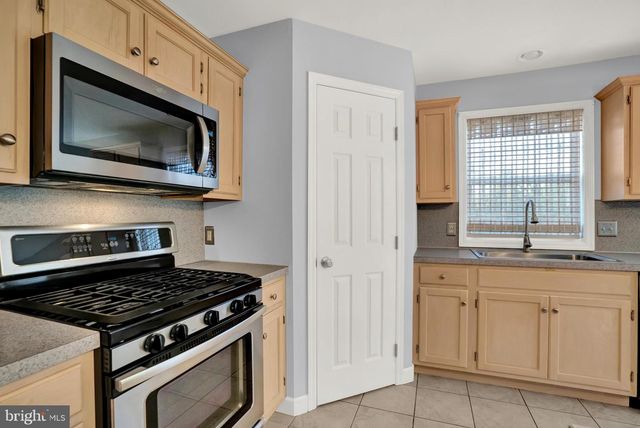 1 ONTARIO DR, Reading, PA 19608