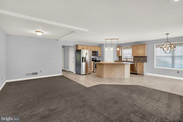 1 ONTARIO DR, Reading, PA 19608