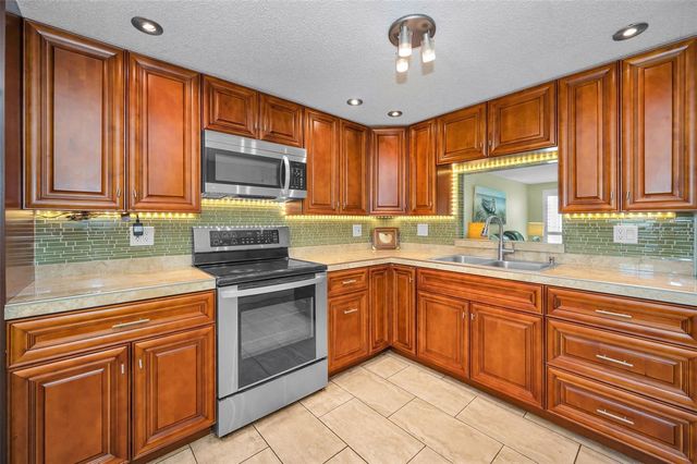 1000 CRANE COURT, Dunedin, FL 34698
