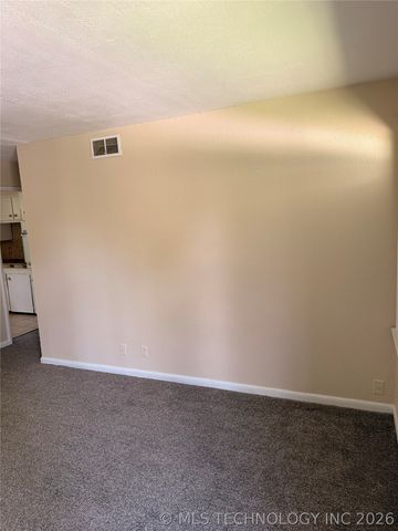 647 E 52nd Place N, Tulsa, OK 74126
