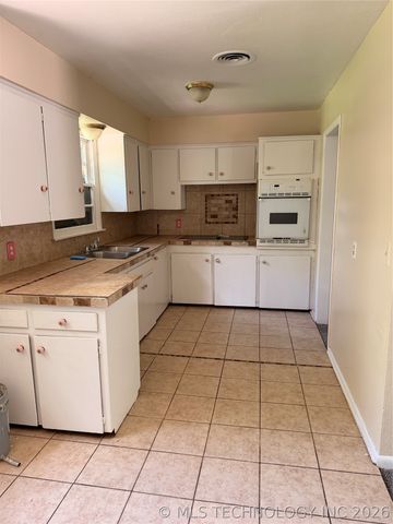 647 E 52nd Place N, Tulsa, OK 74126