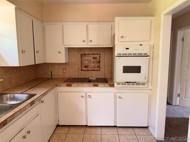 647 E 52nd Place N, Tulsa, OK 74126