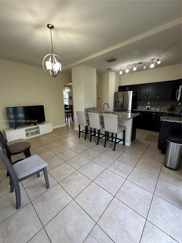 133 SE 28th Ter 8, Homestead, FL 33033