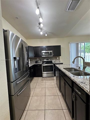 133 SE 28th Ter 8, Homestead, FL 33033