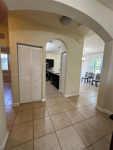 133 SE 28th Ter 8, Homestead, FL 33033