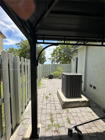 133 SE 28th Ter 8, Homestead, FL 33033