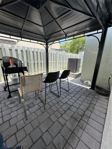 133 SE 28th Ter 8, Homestead, FL 33033