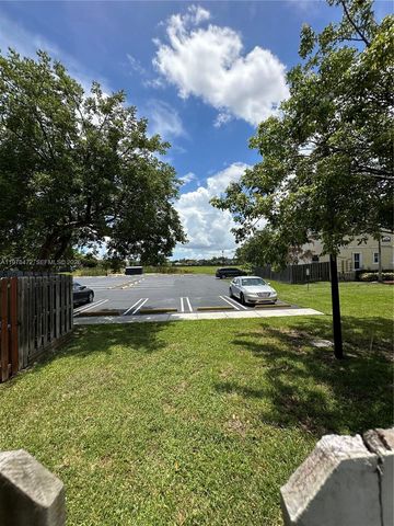133 SE 28th Ter 8, Homestead, FL 33033