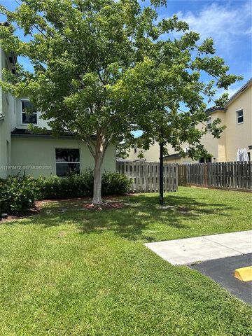 133 SE 28th Ter 8, Homestead, FL 33033