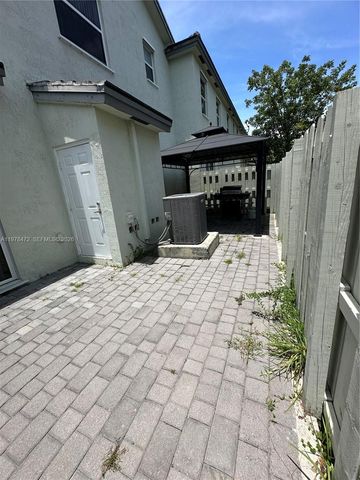 133 SE 28th Ter 8, Homestead, FL 33033