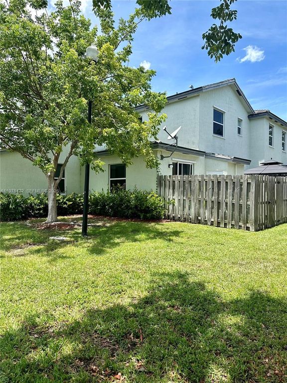 133 SE 28th Ter 8, Homestead, FL 33033