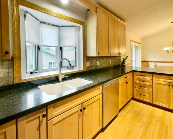 14790 40th Avenue N, Plymouth, MN 55446