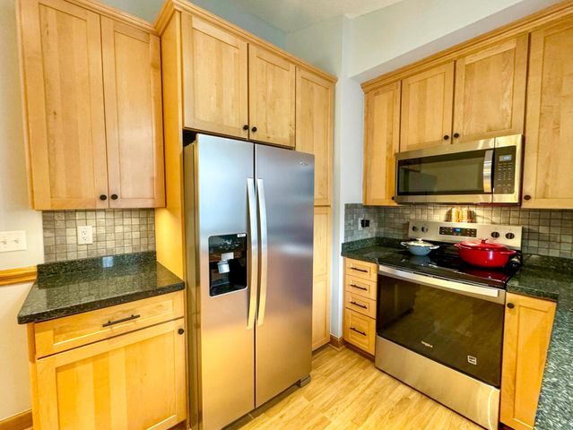 14790 40th Avenue N, Plymouth, MN 55446