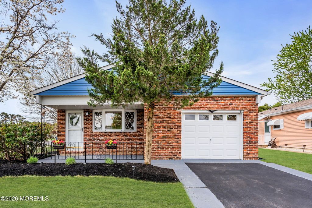 31 Vail Street, Toms River, NJ 08757