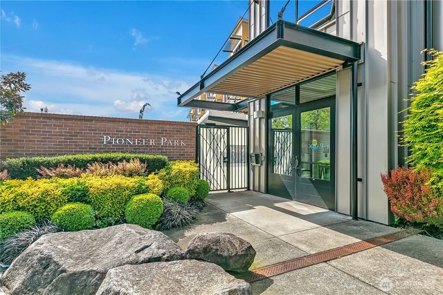 210 W Pioneer #316, Puyallup, WA 98371