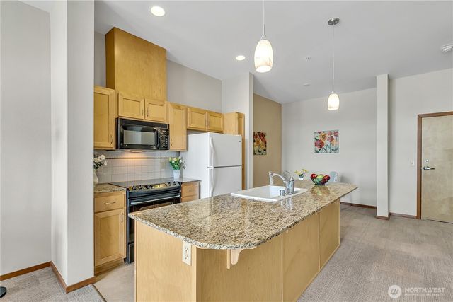 210 W Pioneer #316, Puyallup, WA 98371