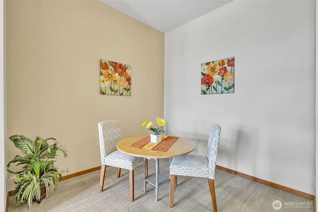 210 W Pioneer #316, Puyallup, WA 98371