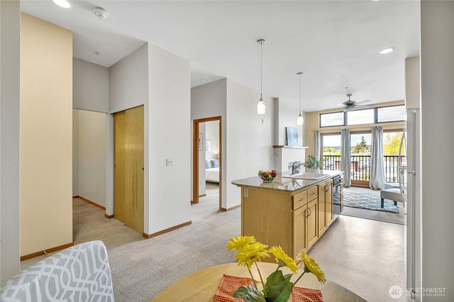 210 W Pioneer #316, Puyallup, WA 98371