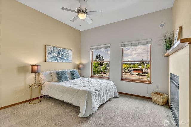 210 W Pioneer #316, Puyallup, WA 98371